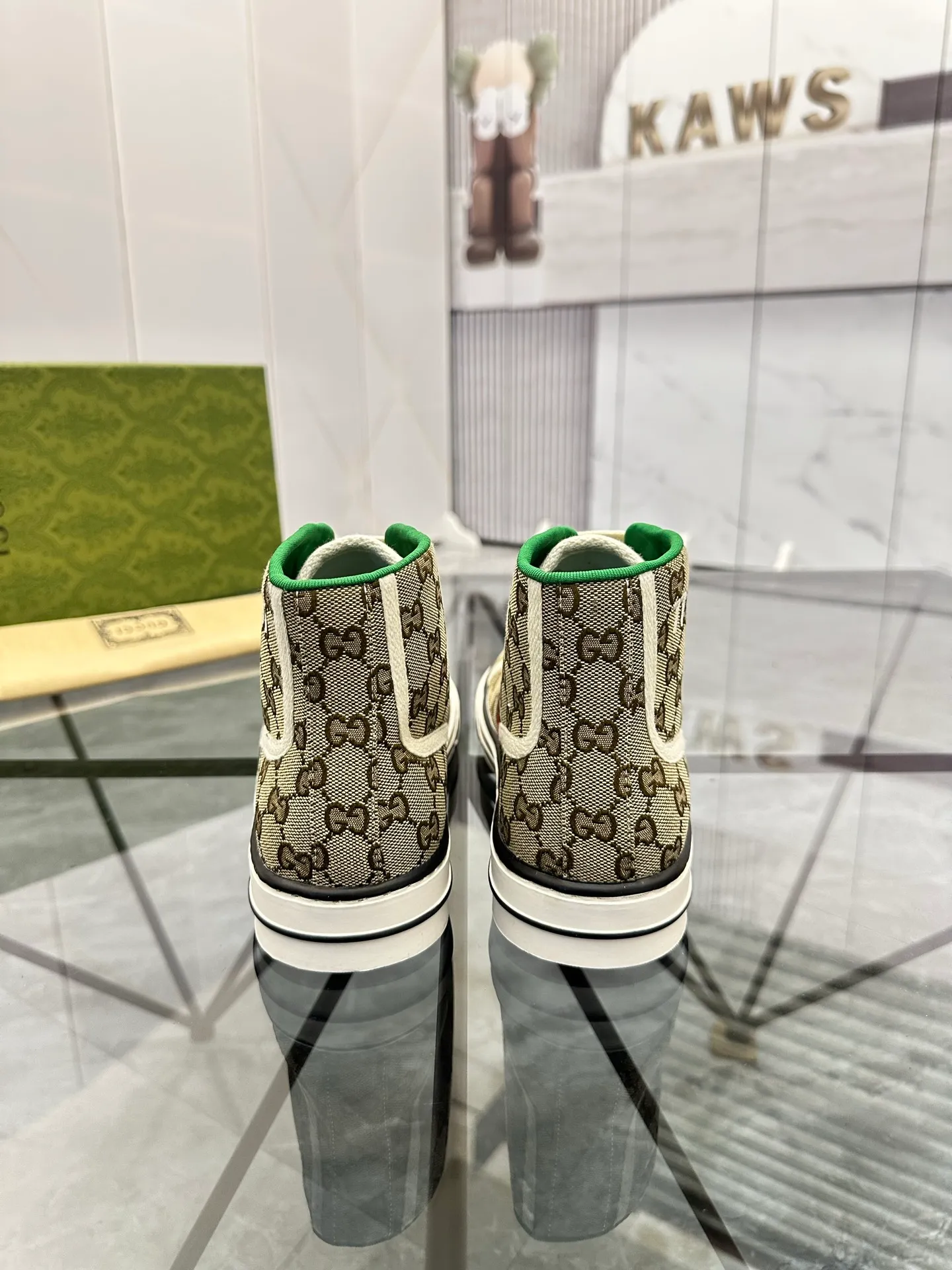Men's shoes: 💰P420¥ Product trademark: Gucci* "Gucci*" high-top casual shoes Regular size: 38-44 (can be customized to 45.46.) Product materials: Original material from the upper counter, breathable lining, original outsole. Number: 661